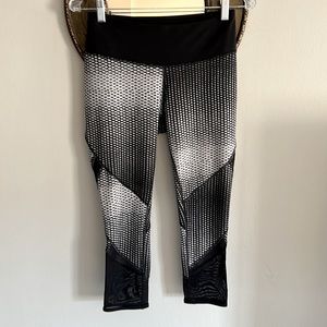 Tek Gear Capri length leggings, size Small.